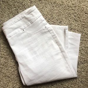 Ruby Rd pull on knee length shorts